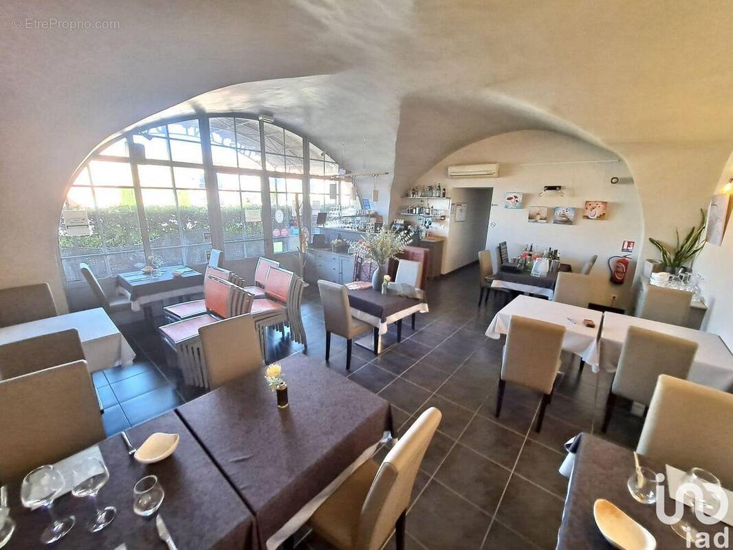 Photo 1 - Commerce à GENERAC