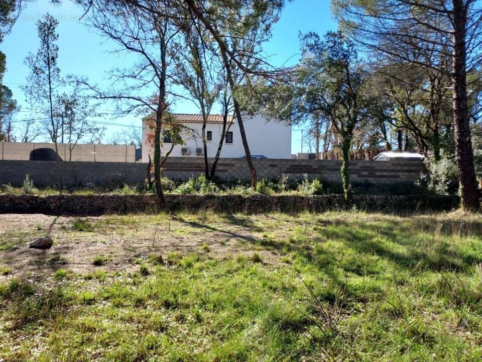 Terrain à CAMPS-LA-SOURCE