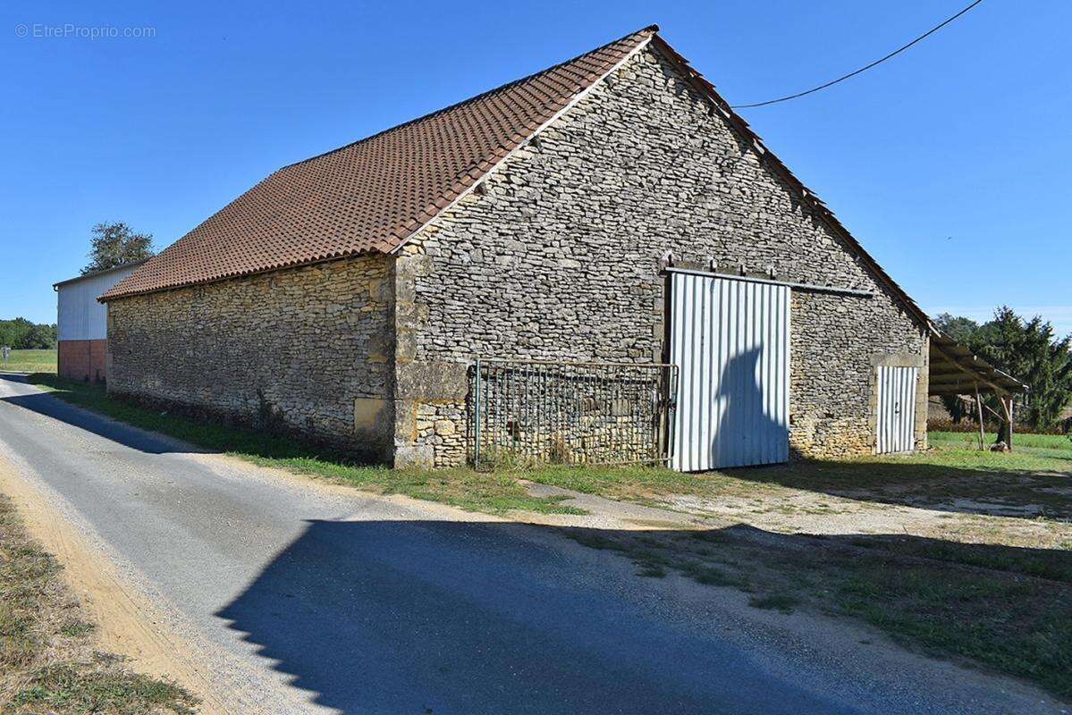 Corps de ferme Saint Genies 289 m2 - photo 11