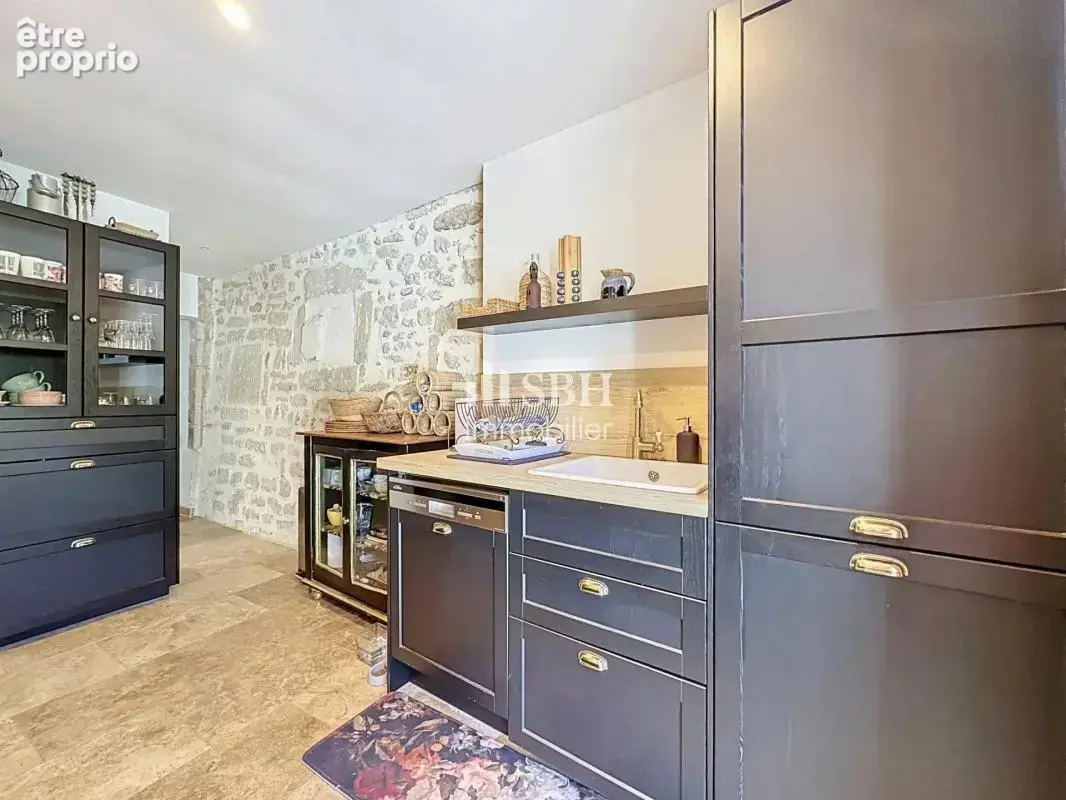 Maison de village de caractère rénovée avec garage et extérieurs à Barbentane - photo 5