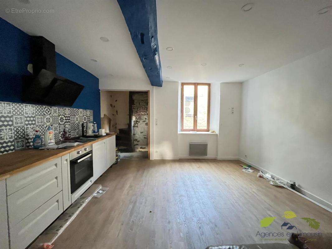 Maison à SAINT-LEONARD-DE-NOBLAT