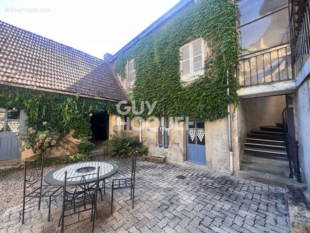 Appartement à TOULON-SUR-ARROUX