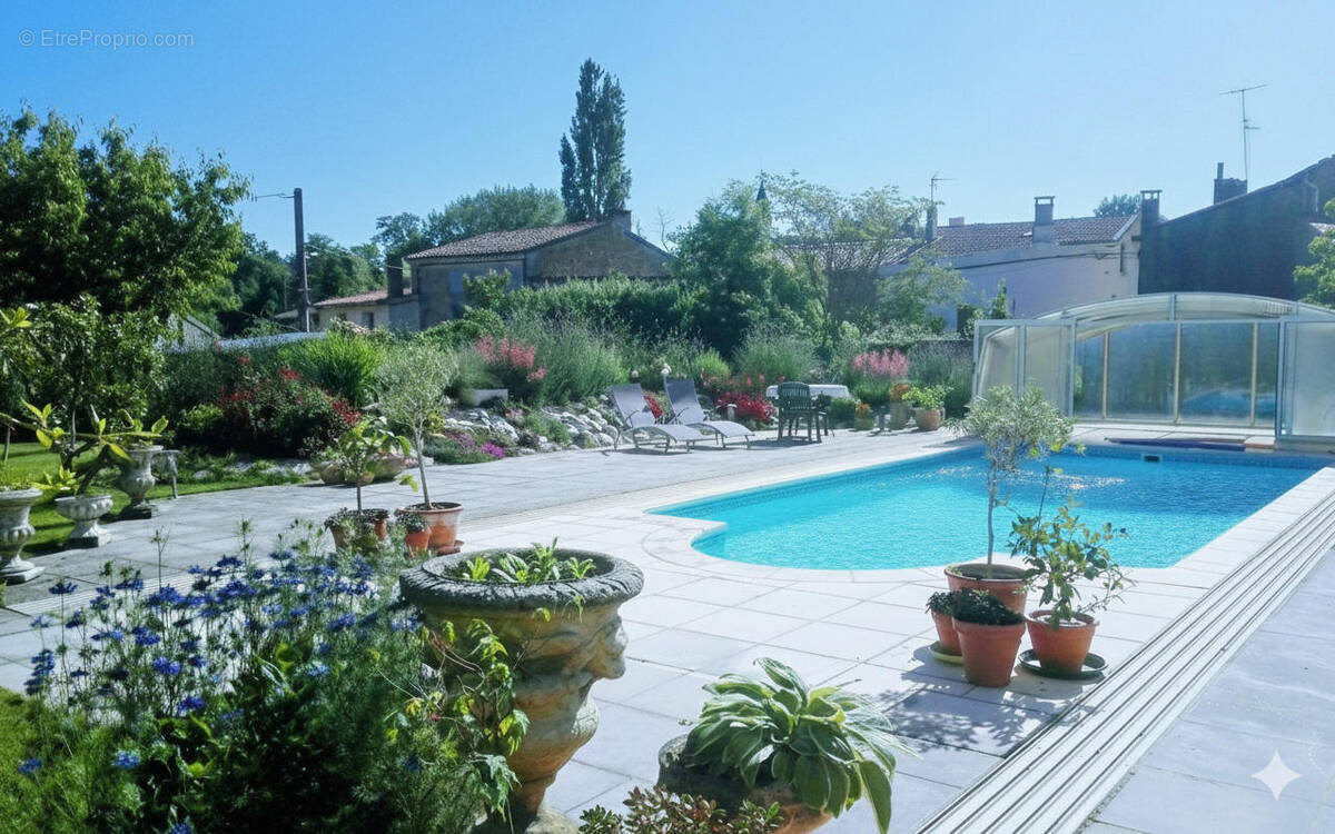 Piscine AI enhanced - Maison à LERAN