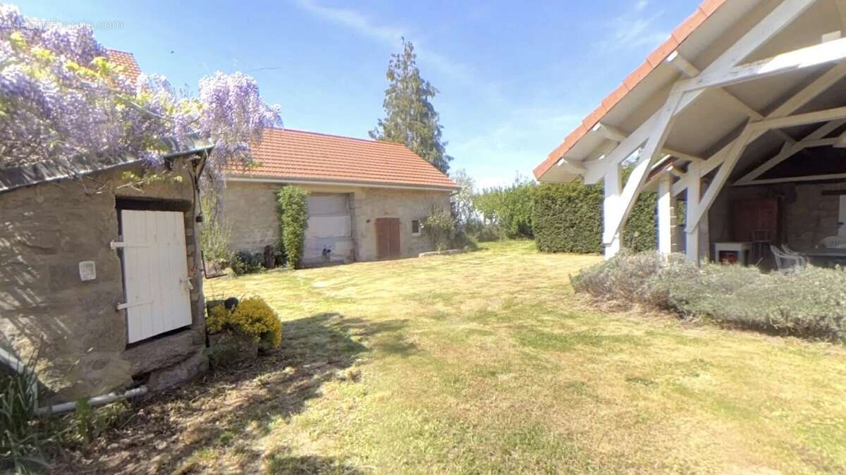 Maison à SAINT-PRIEST-DES-CHAMPS