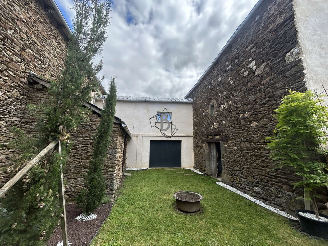 Maison à PRADINAS