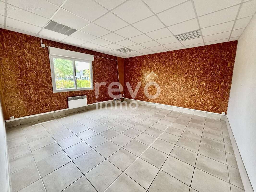 Commerce à LA BREILLE-LES-PINS