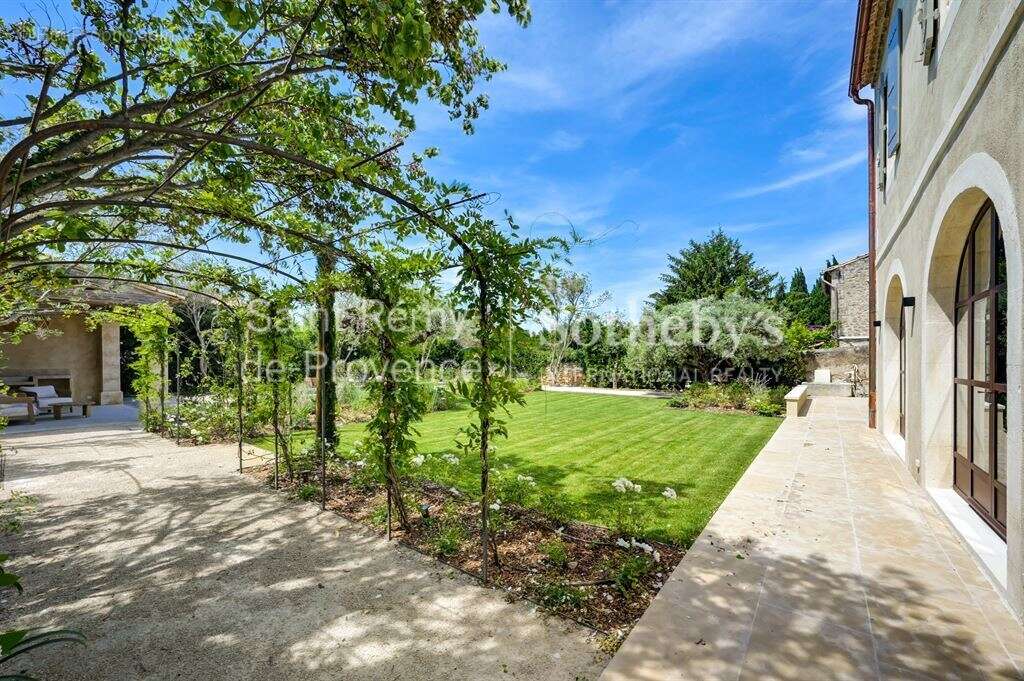 Mas de village entièrement rénové au coeur de Maussane les Alpilles - photo 2