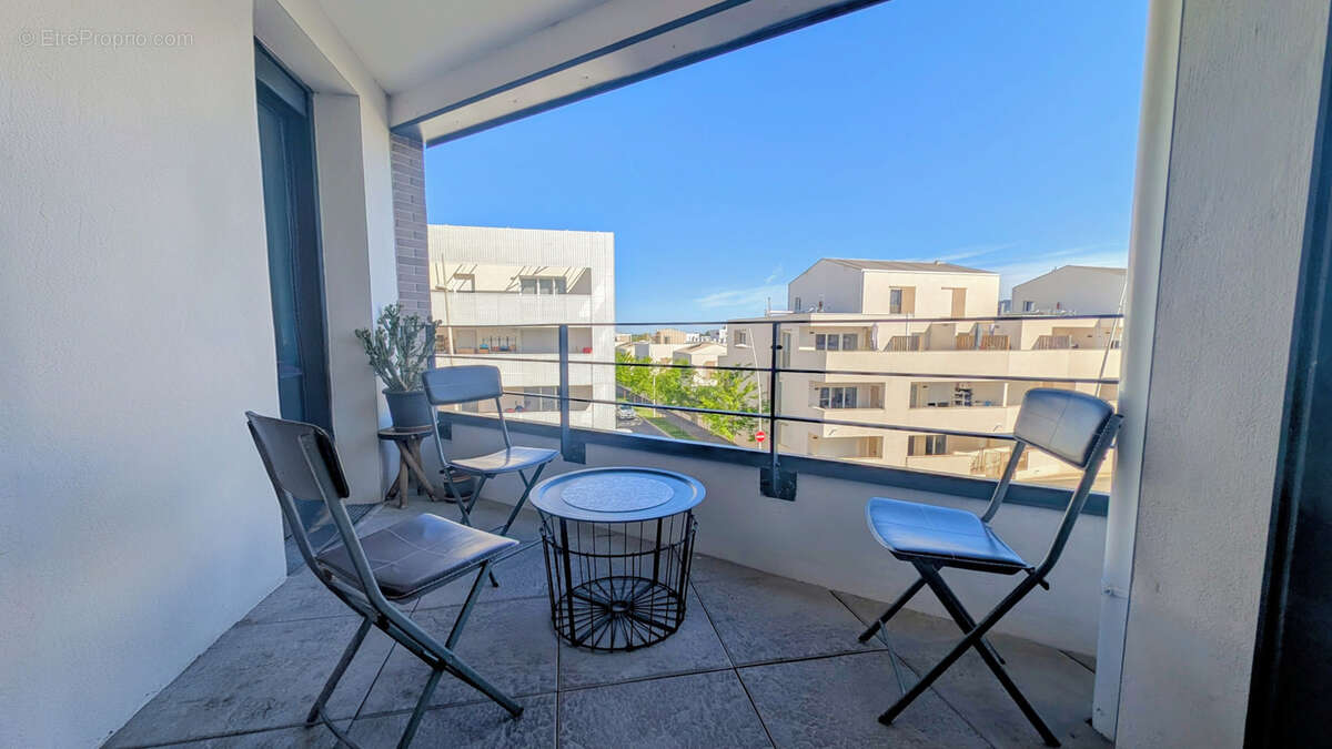 Appartement à BEAUZELLE