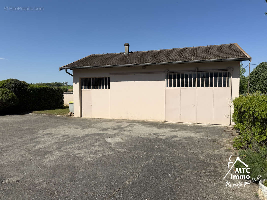 Maison à CHAVANOZ