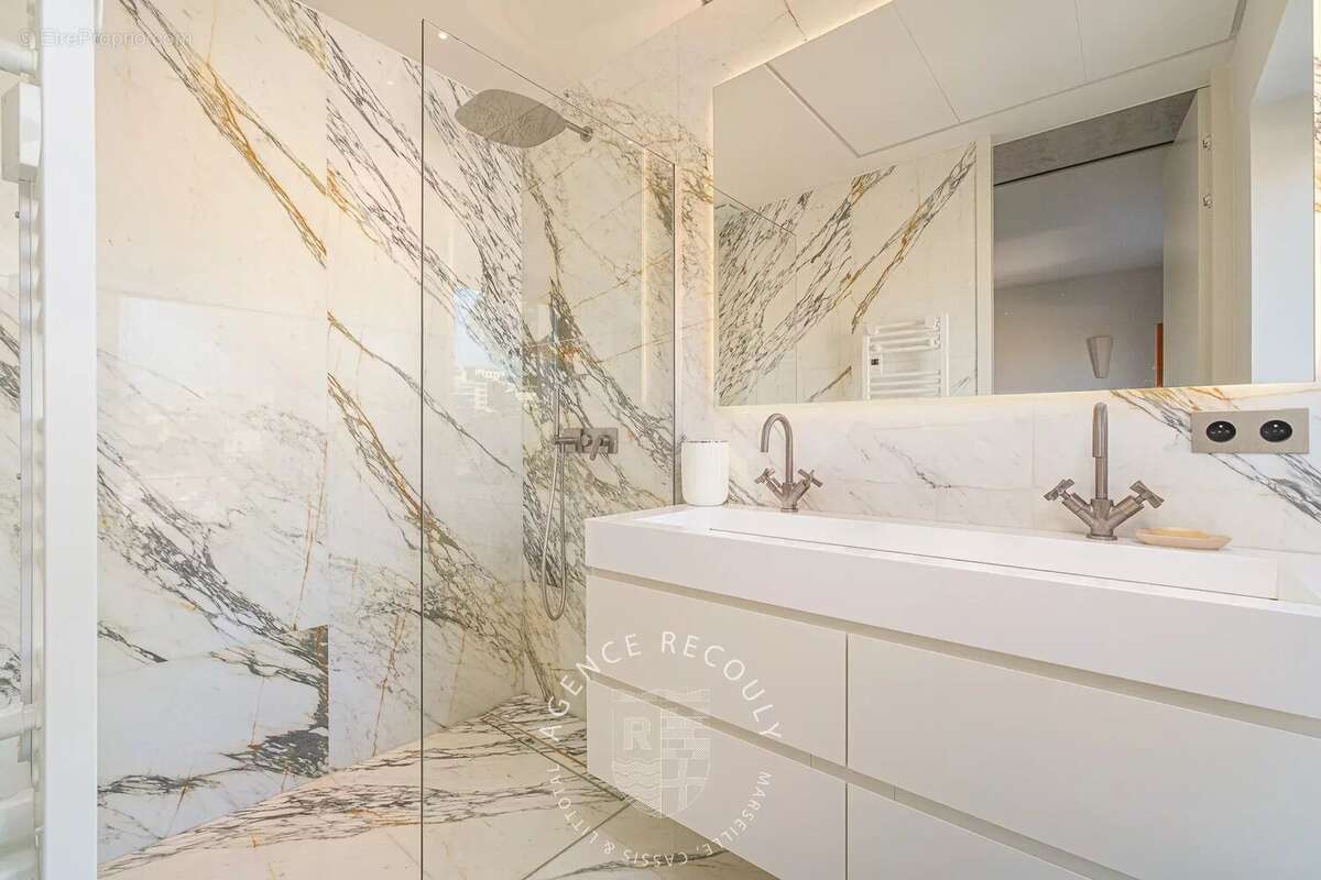 Appartement à MARSEILLE-7E
