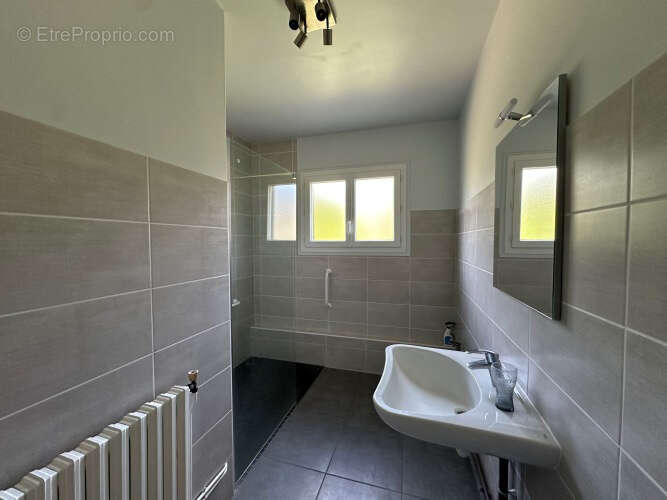 Maison 140 m² à Manzat  - photo 10