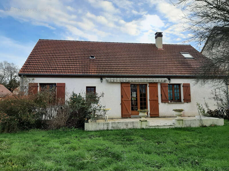 Maison à LUZY
