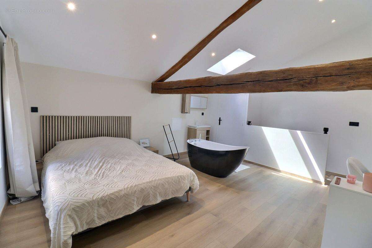 Maison à MASSIEU