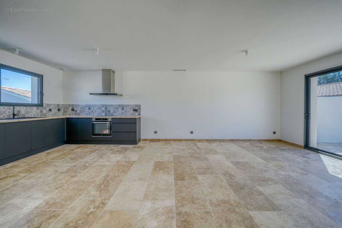 Maison à MONTLIEU-LA-GARDE