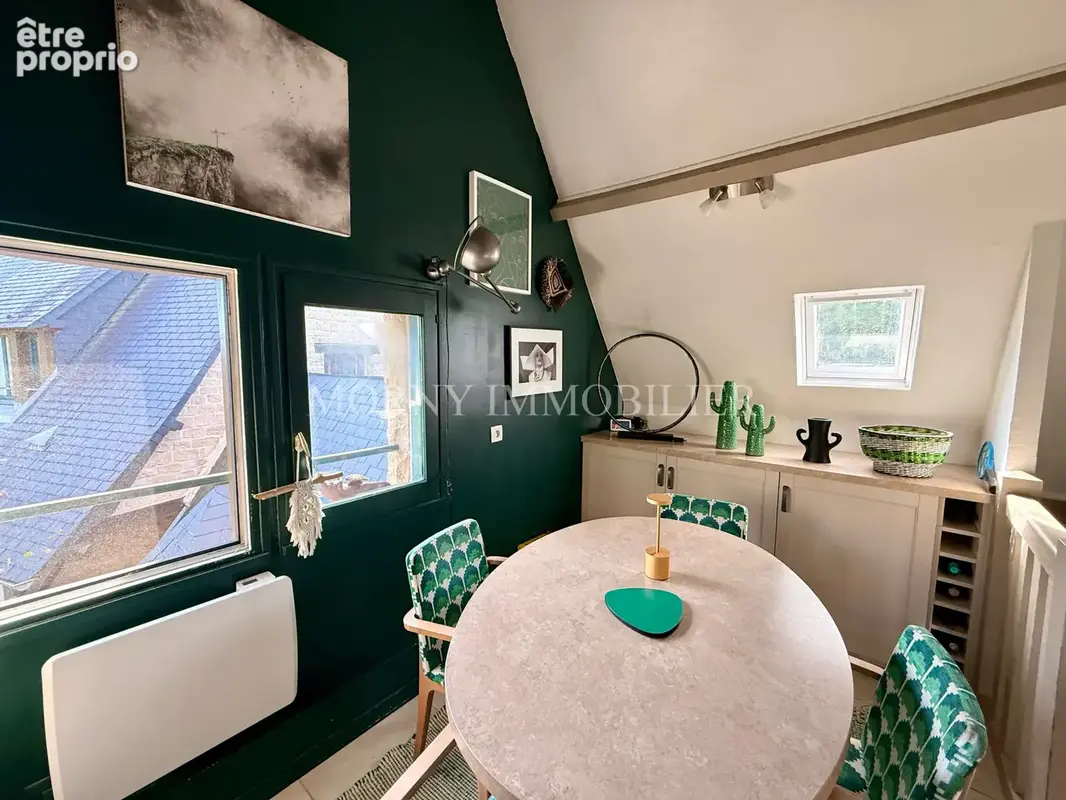 À vendre - appartement de 95m2 avec balcon et cheminées - photo 8