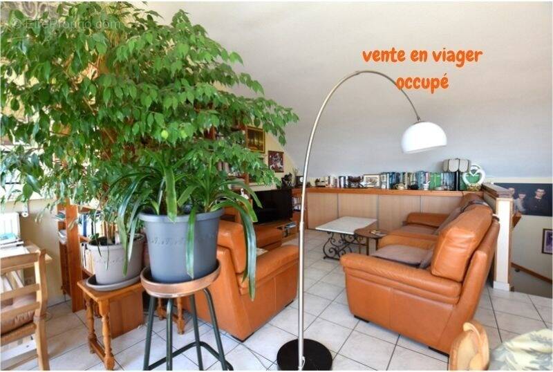 Appartement à SAINT-GENEST-LERPT