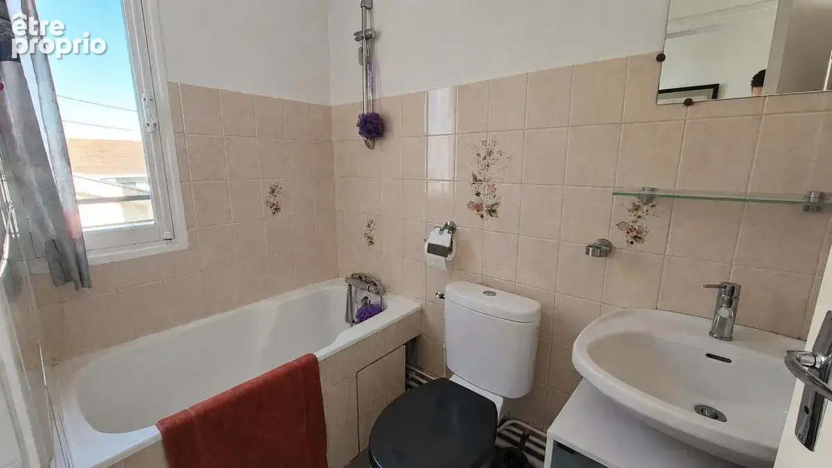 Appartement T2 / place de stationnement et greniers - photo 5
