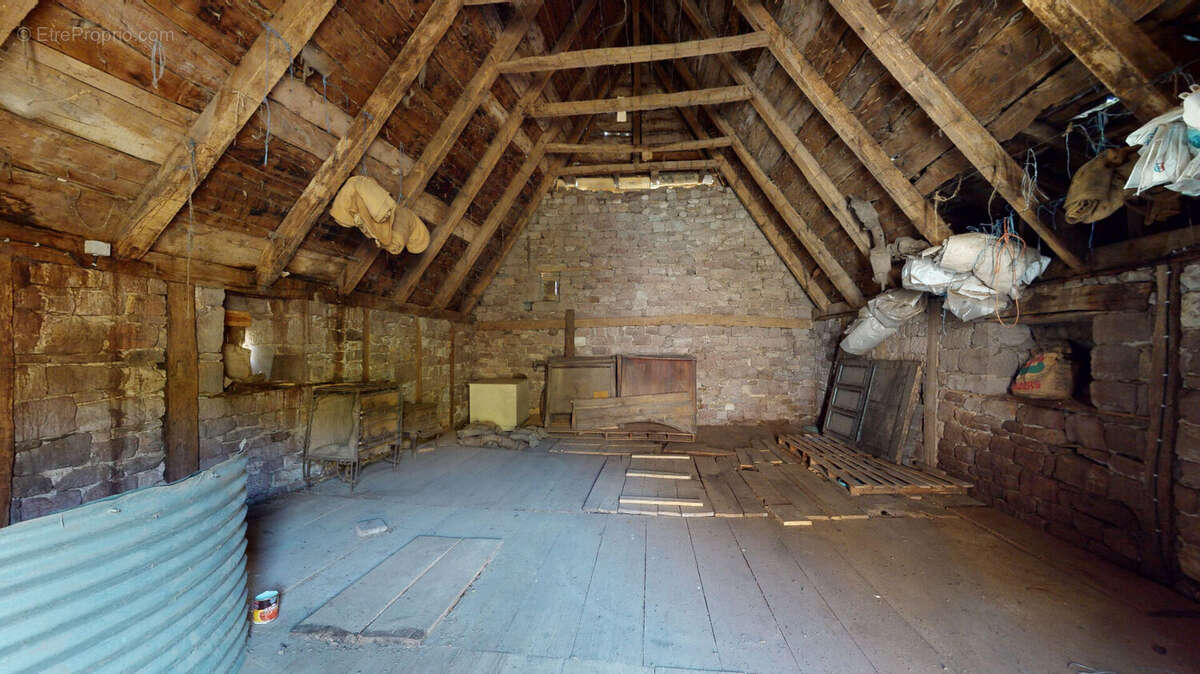 Maison à Rénover de 166 m² + Grange + 100 m² de combles aménageables - photo 13