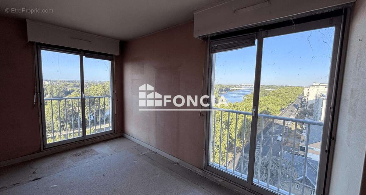 Appartement 5 pieces 98m2 vue loire avec garage double et cave - photo 3