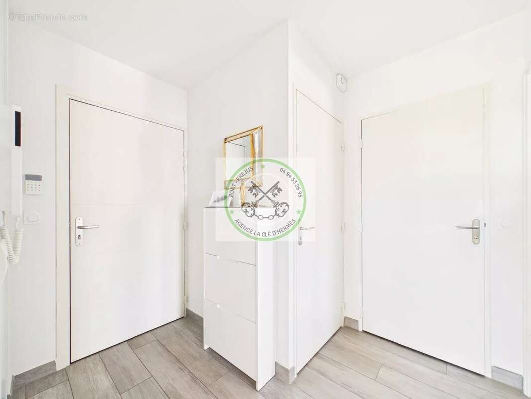 Appartement à ROQUEBRUNE-SUR-ARGENS