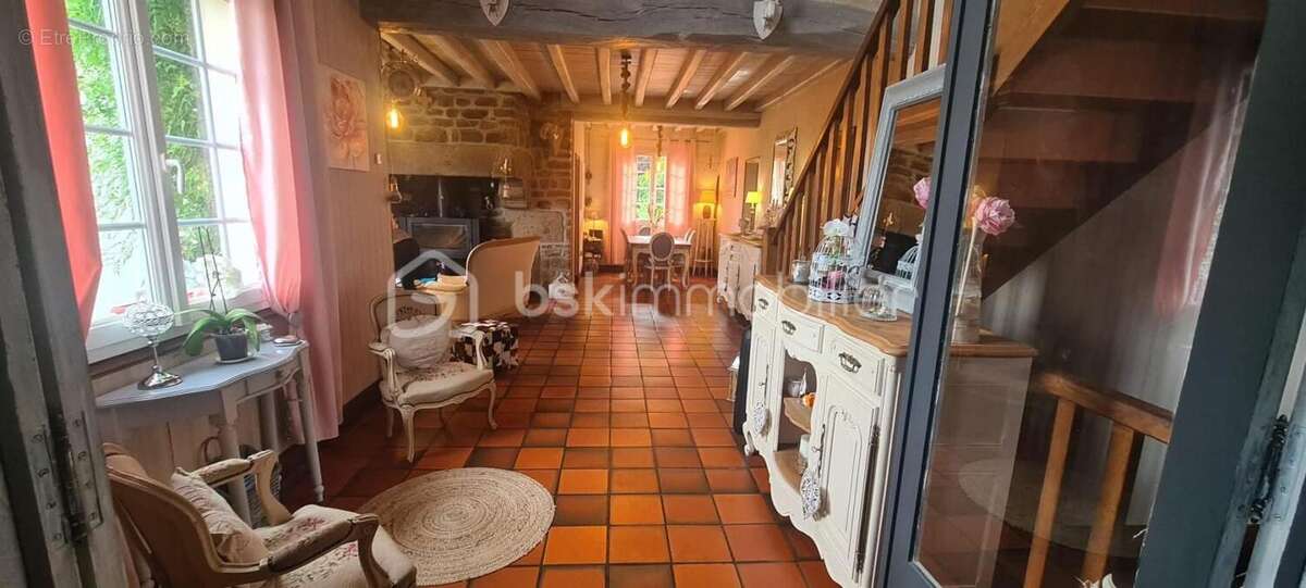  rare à la vente – propriété de caractère avec parc boisé de plus d’1,2 hectare  - photo 3