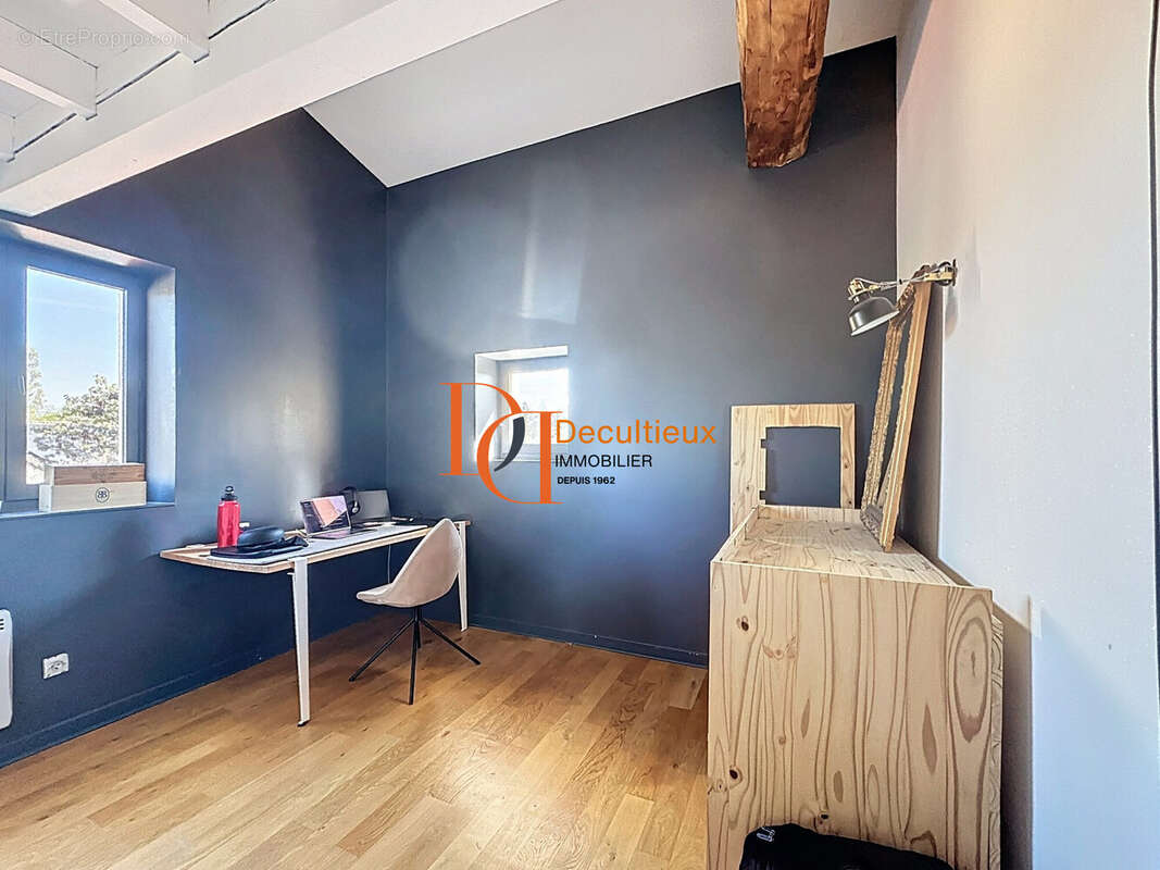 Maison à SAINT-GENIS-LES-OLLIERES