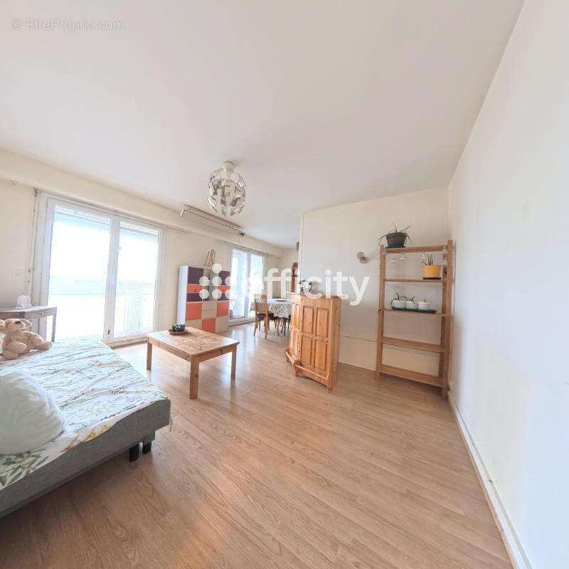 Appartement à SAVIGNY-SUR-ORGE