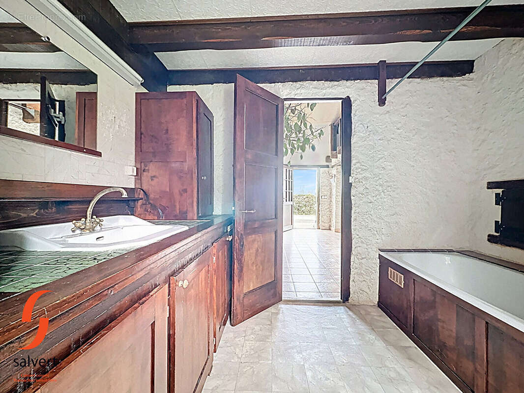 Maison à DURDAT-LAREQUILLE