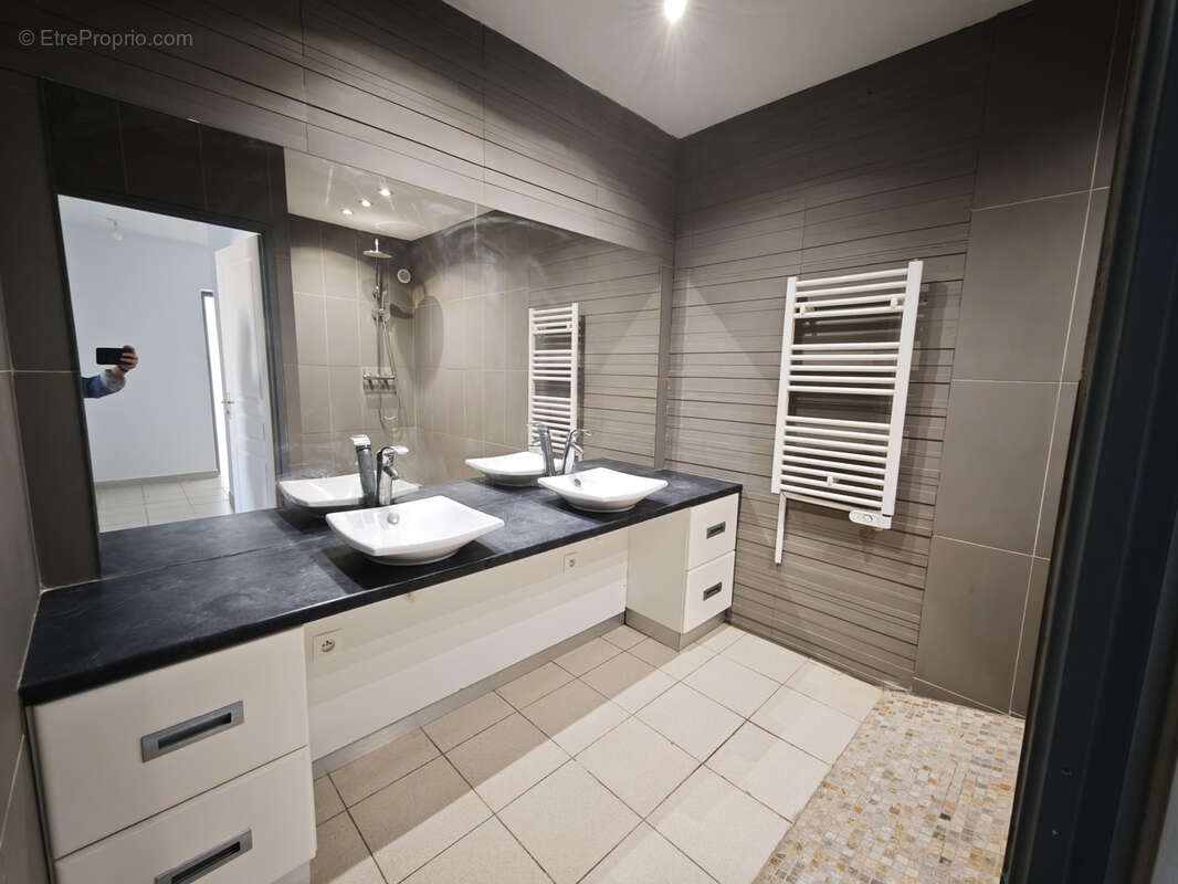 Appartement à MAUGUIO