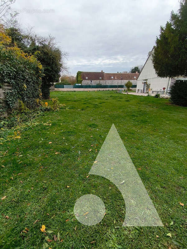 Terrain à CREPY-EN-VALOIS