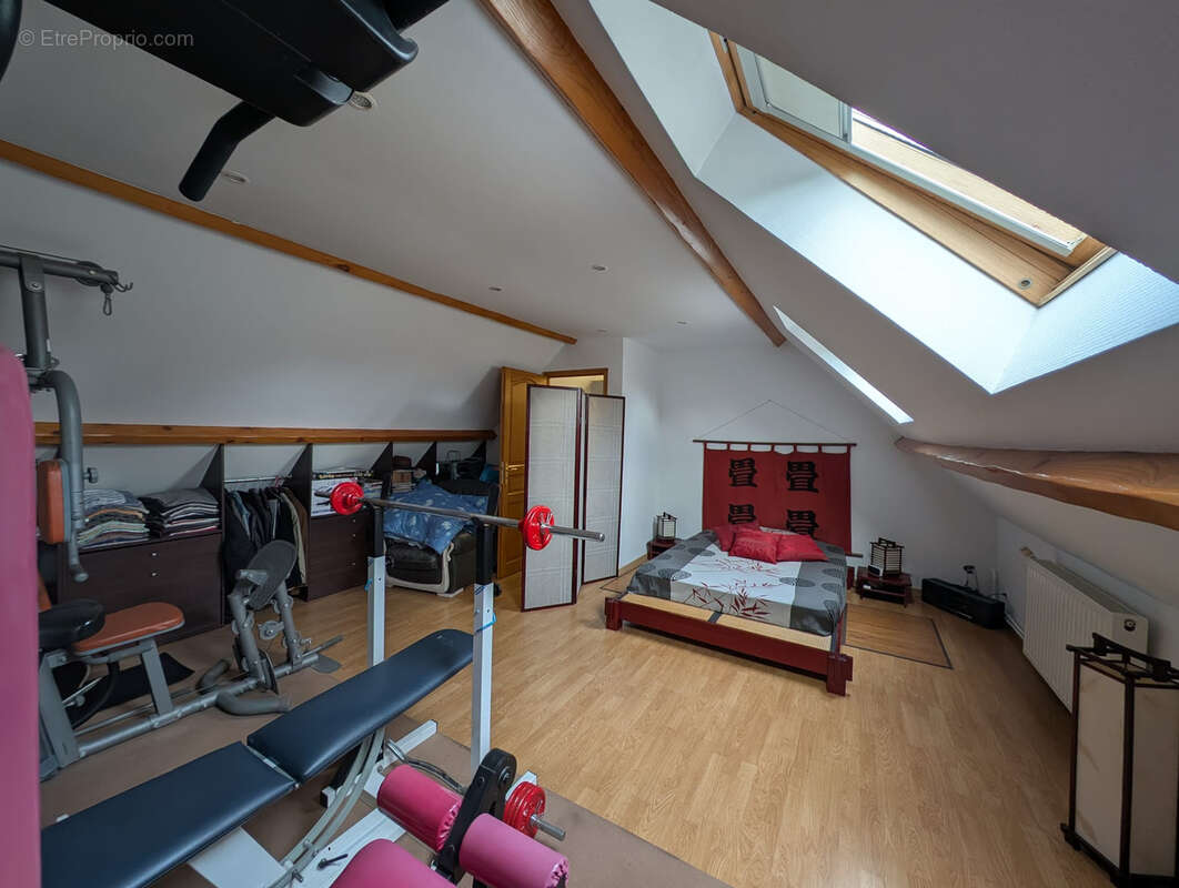 Maison à SAINTE-GENEVIEVE-DES-BOIS