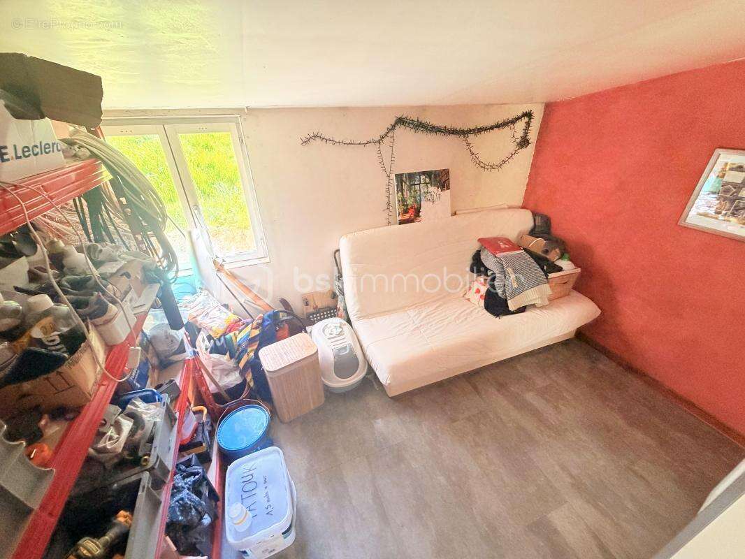 À vendre – Maison de plain-pied avec grand terrain dans un environnement très calme sans aucuns vis-à-vis - photo 11