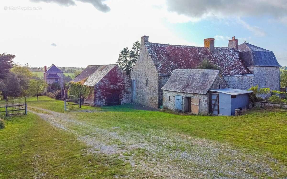 Maison à SAINTE-SUZANNE