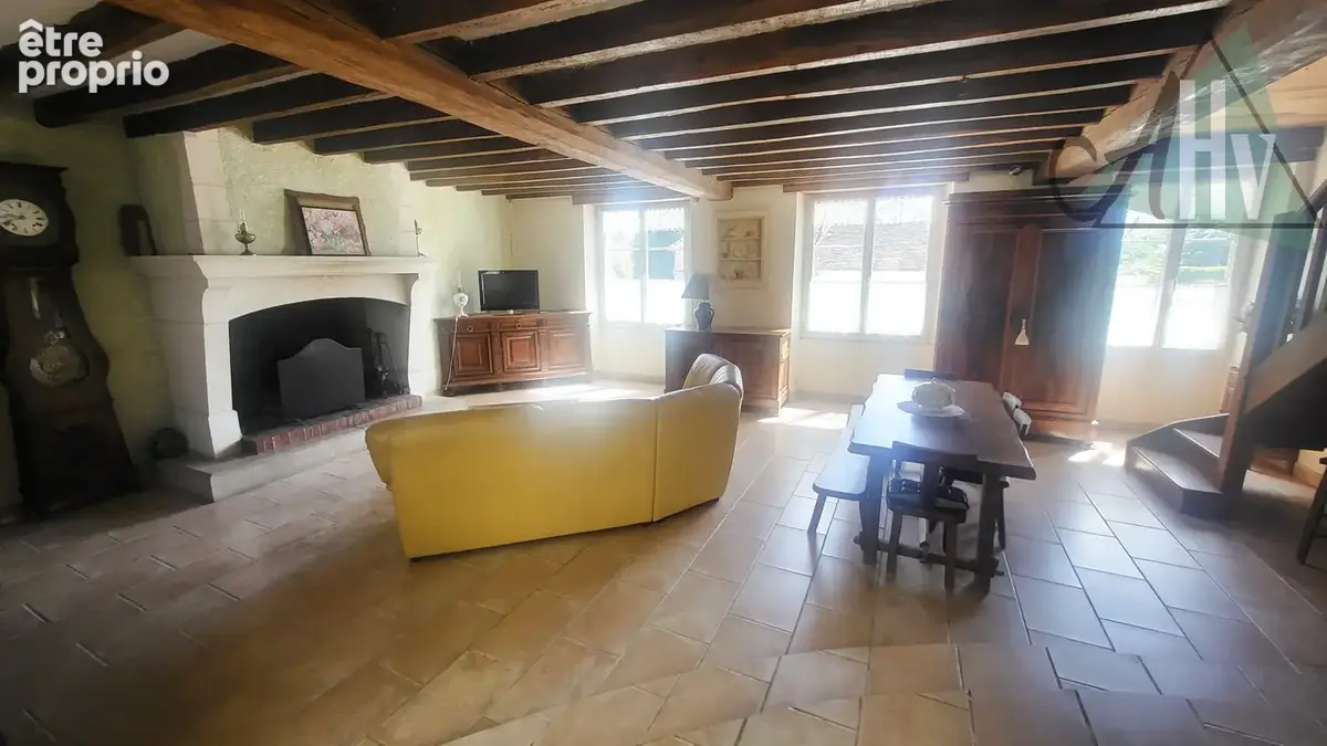 Maison ancienne de caractère avec dépendances et terrain clos - PAILLY - photo 4