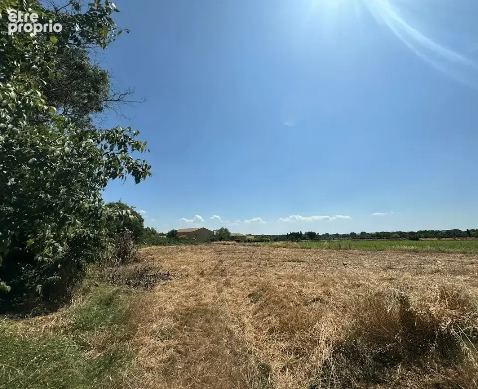 Terrain à SAINT-CHAPTES