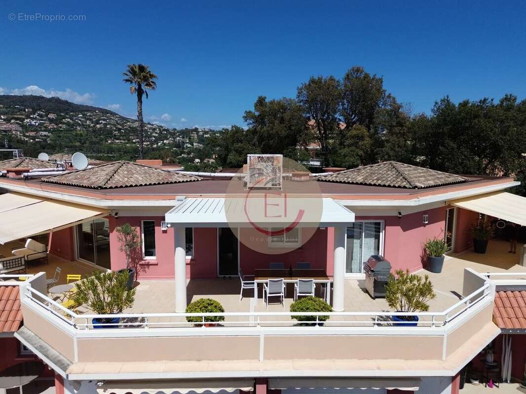 Appartement à MANDELIEU-LA-NAPOULE