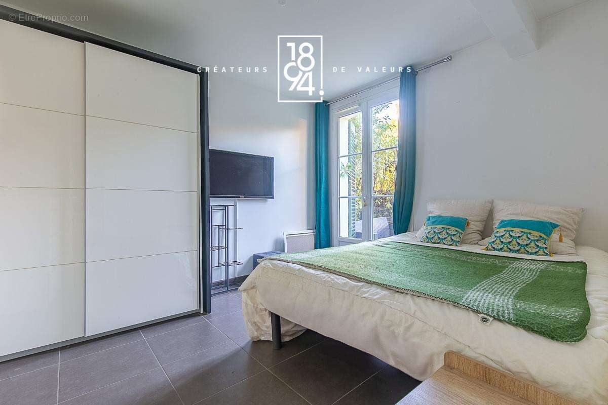 Appartement à CHATEAUNEUF-LE-ROUGE