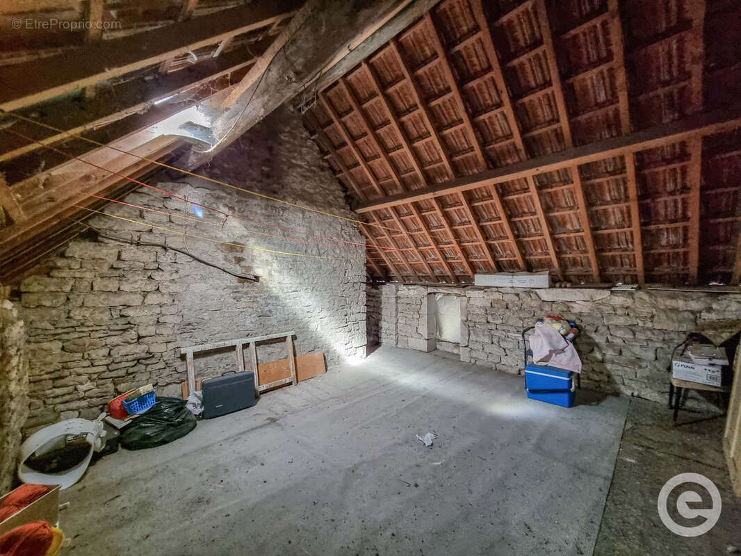 Maison à RAVIERES