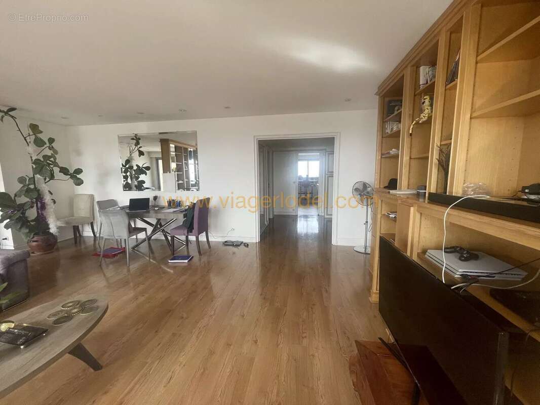 Appartement à COURBEVOIE