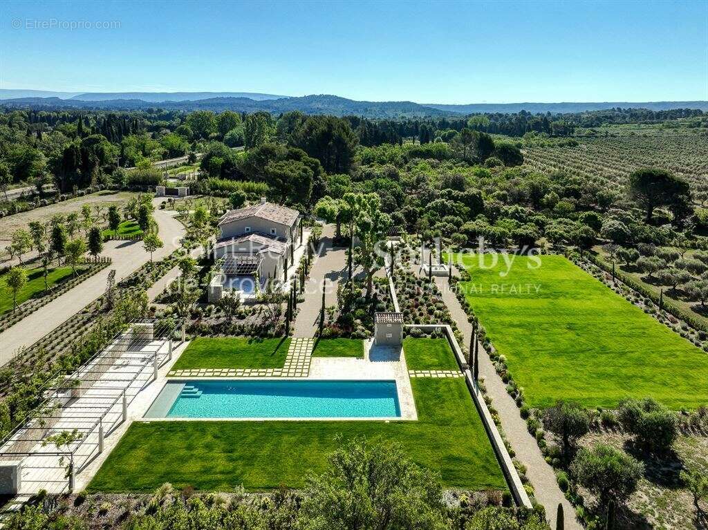 Mas en pierre rénové avec superbe vue sur les Alpilles, tennis et piscine - photo 3