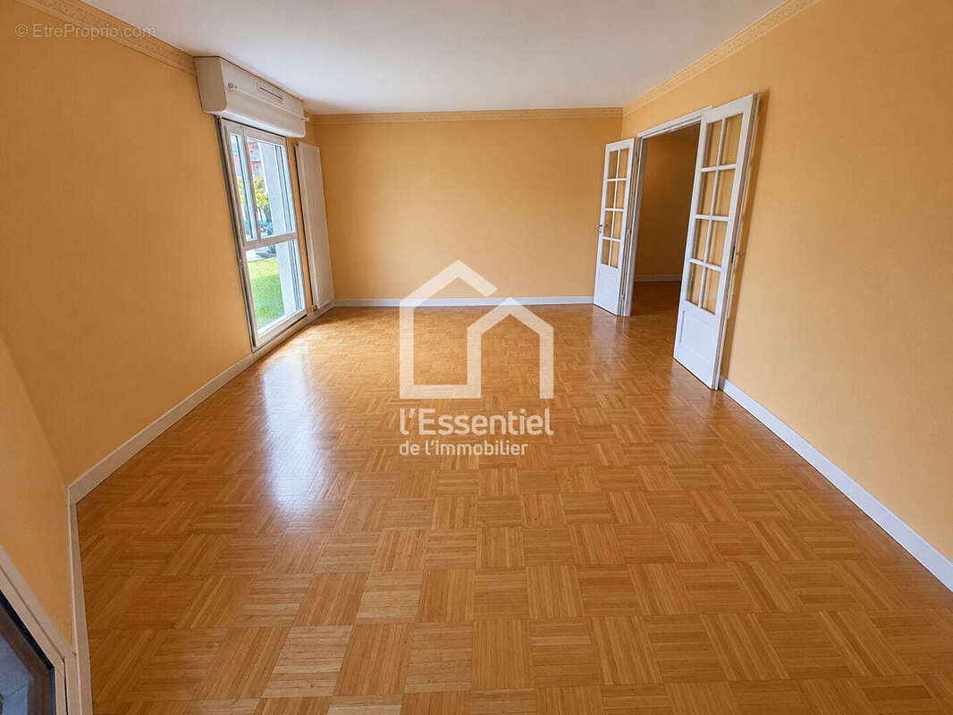 Appartement à VERNEUIL-SUR-SEINE