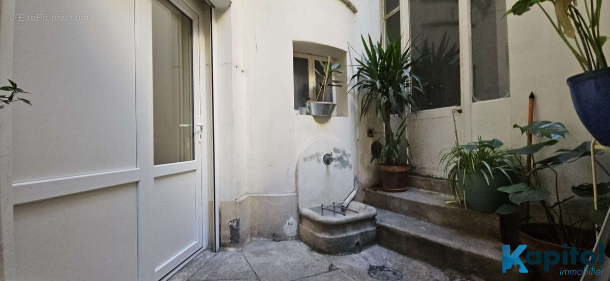 Autre à PARIS-9E