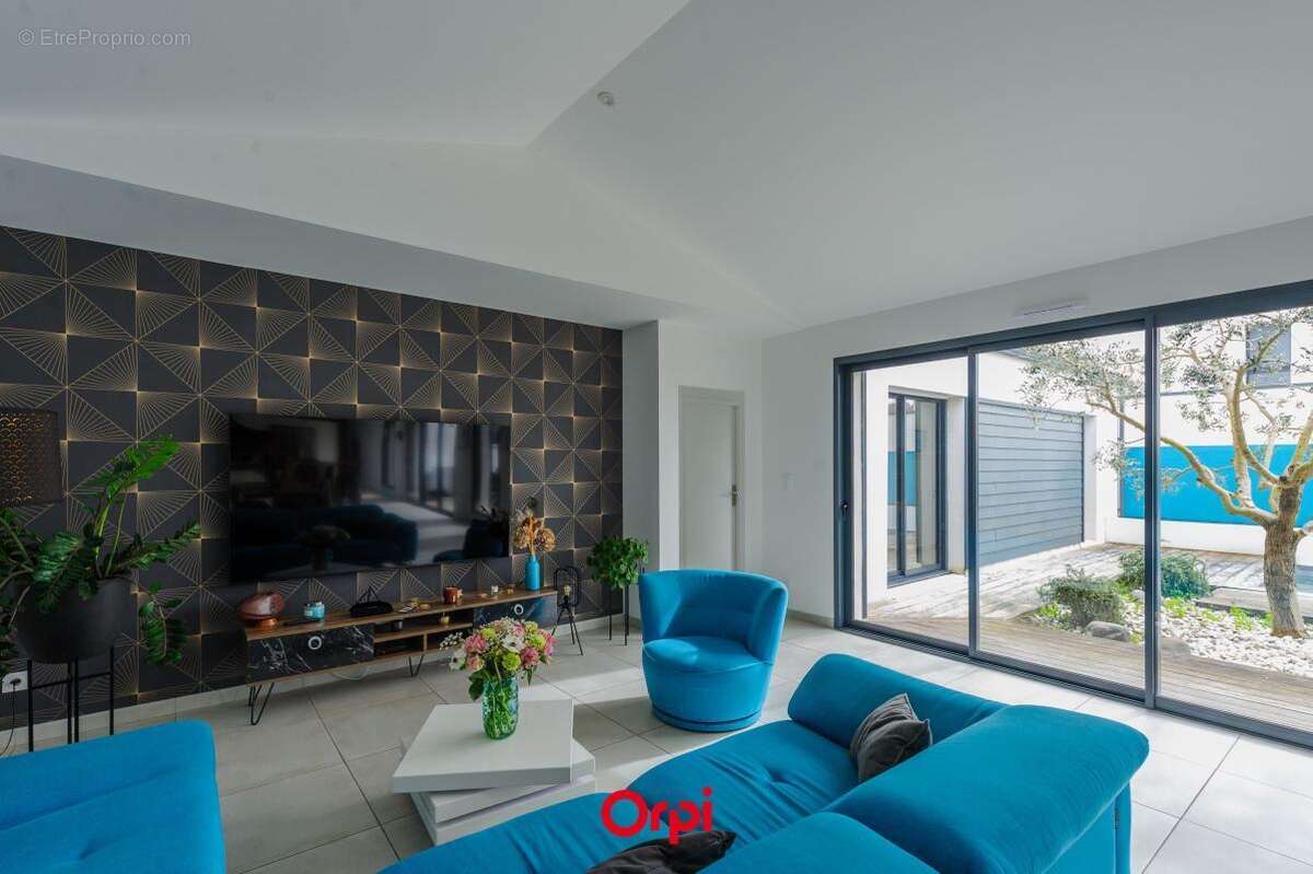 Maison À Vendre / Villa T5 / piscine - photo 5