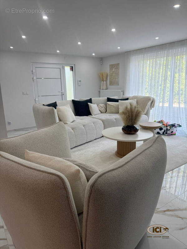 Maison à MONNETIER-MORNEX