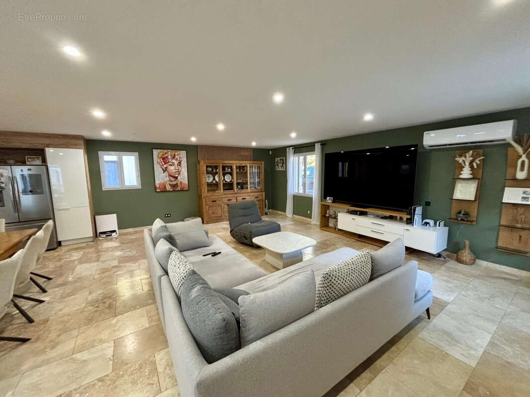 Maison à SUZE-LA-ROUSSE