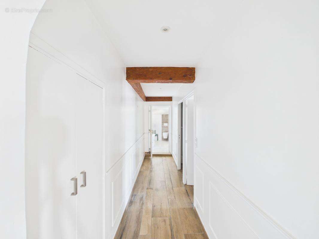 CHAMBÉRY HISTORIQUE - T4 de109.22m² en dernier étage avec cave et greniers - photo 15