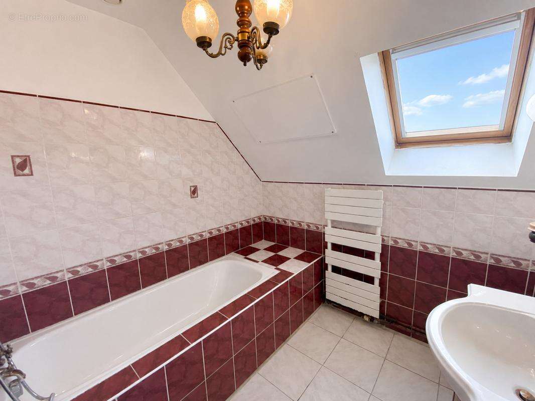 Maison familiale avec garage et jardin – 164m² – TREMBLAY-EN-FRANCE - photo 8