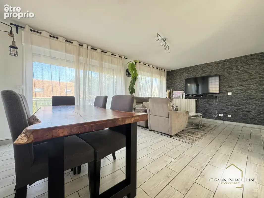 Tremblay-en-France, Pavillon traditionnel édifié sur un rez-de-jardin - 3 chambres - 402 m2 de terrain - photo 2