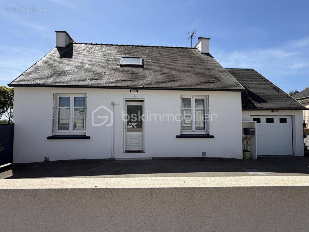 Maison à LE CLOITRE-PLEYBEN