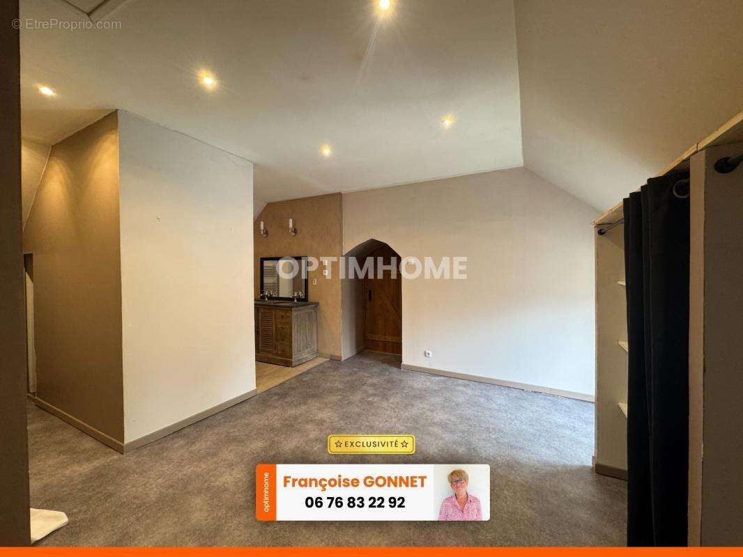 LONGERE de 215 m² - 6 pièces - 4 chambres - Piscine - 275 000 € - LAPAN - photo 13